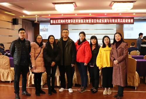 说明: 说明: F:\教科室\教科室文件\教师工作室资料\郑果名师工作室\2018年成果集资料\4.学习研修\2018.12.15昆明培训合影.jpg