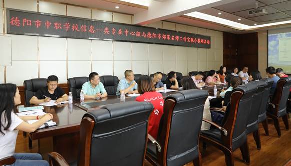 说明: 说明: F:\教科室\教科室文件\教师工作室资料\郑果名师工作室\2019照片\2019.6.25联合教研\2019.6.25-3.JPG