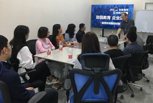 说明: 说明: F:\教科室\教科室文件\教师工作室资料\郑果名师工作室\2019照片\2019.9.20成都劲园\IMG_0253.JPG