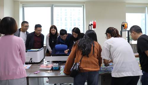说明: 说明: F:\教科室\教科室文件\教师工作室资料\郑果名师工作室\2019照片\2019.9.20成都劲园\QFVU0449.JPG