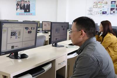 说明: 说明: F:\教科室\教科室文件\教师工作室资料\郑果名师工作室\2019照片\2019.10.16创客机器人培训\2019.10.16-2.JPG
